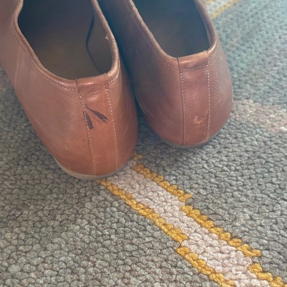 COCLICO Women's Brown Leather Flats - Picture 3 of 4